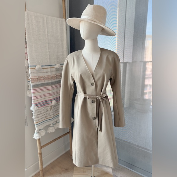 Marc Jacobs Jackets & Blazers - Marc by Marc Jacobs Tan Long Sleeves Long Trench Coat Women’s Size XS